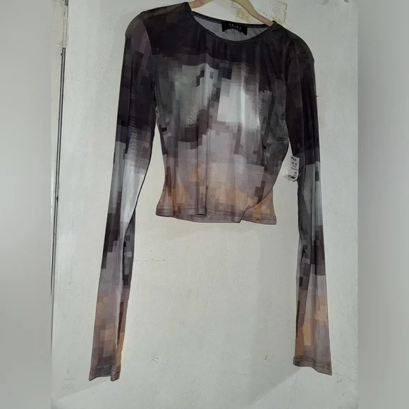NEW- AKIRA HIDDEN IMAGES MESH LONG SLEEVE TOP - Picture 6 of 7